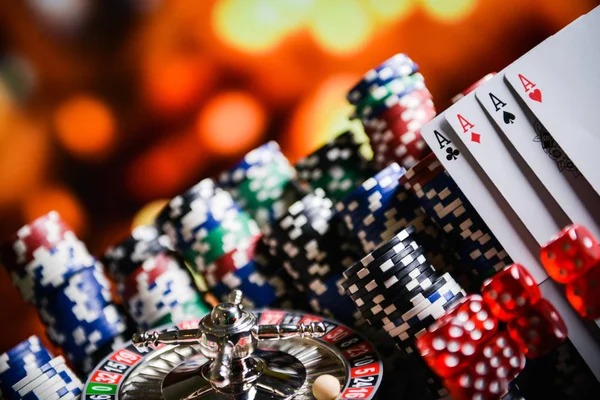 wahanatoto mobile app showing live blackjack table, player stats, and real-time bet ticker
