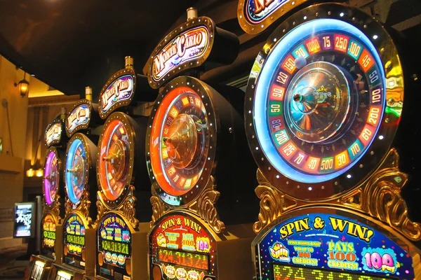 Diamond Empire winning spin showing matched gem symbols and payout display